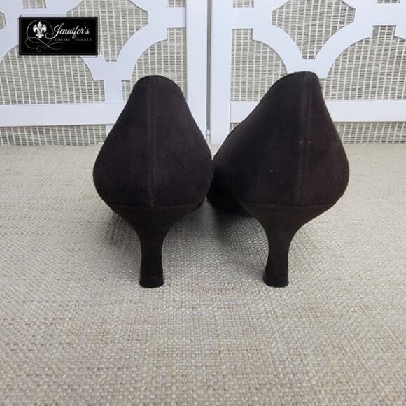 Stuart Weitzman Women's Brown Suede Criss Cross Toe Strap Kitten Heels - Picture 6 of 14